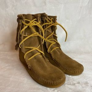 Minnetonka Double Fringe Moccasins size 5